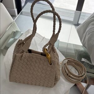 Elegant Tan Woven Handbag